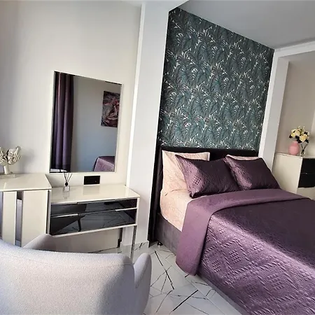 Art Luxury In The Center Of Apartment