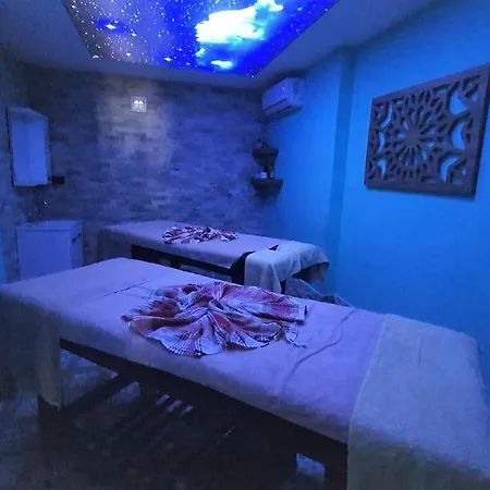 Art Luxury In The Center Of Alanya